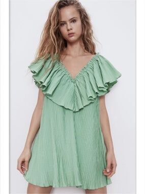 ZARA VOLUMINOUS
PLEATED DRESS TRF